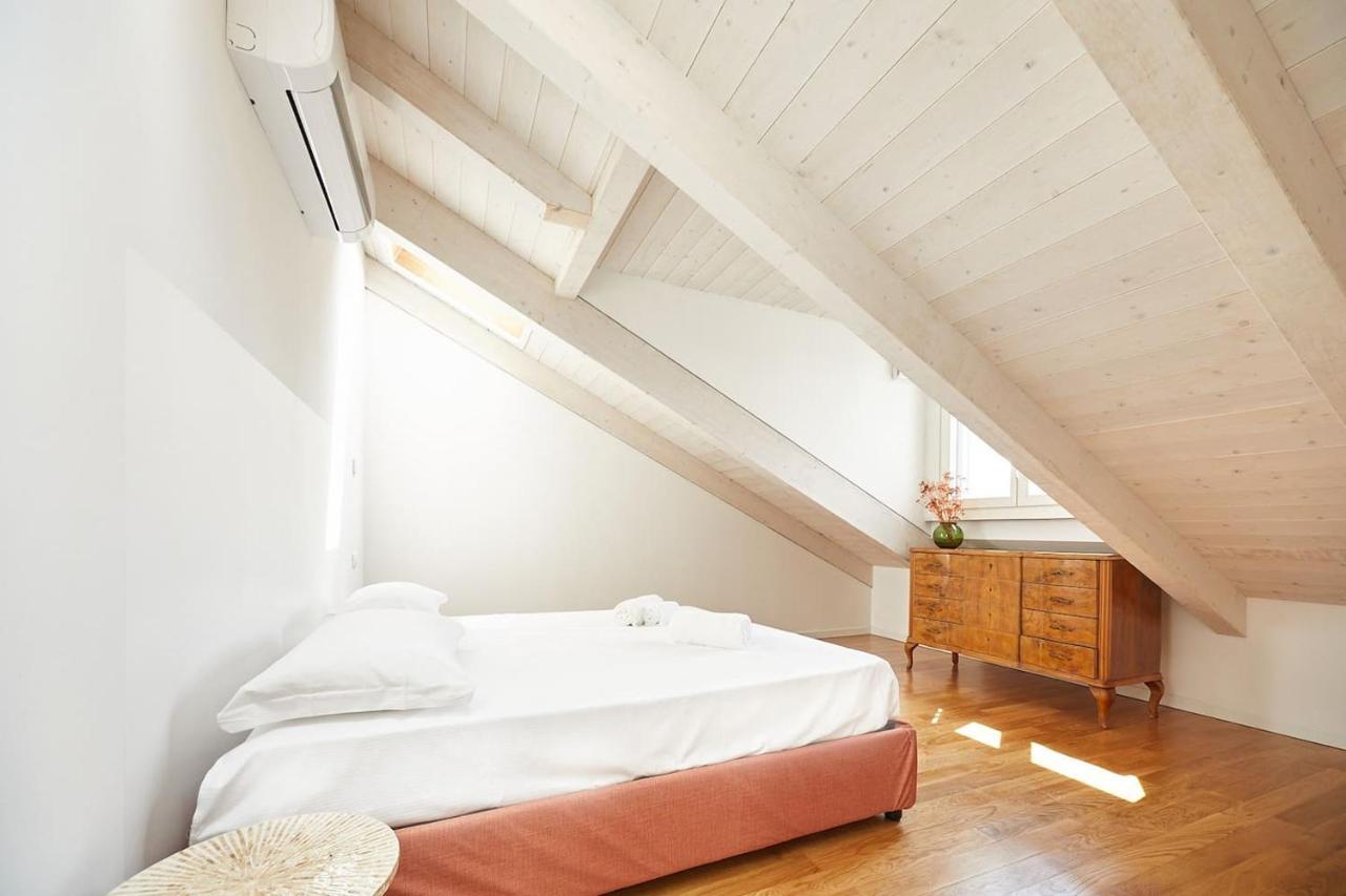 The Attic 18 Apartment Милано Екстериор снимка